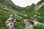 09 In ripida salita su sentiero ben tracciato e tenuto verso il Passo Brassamonti